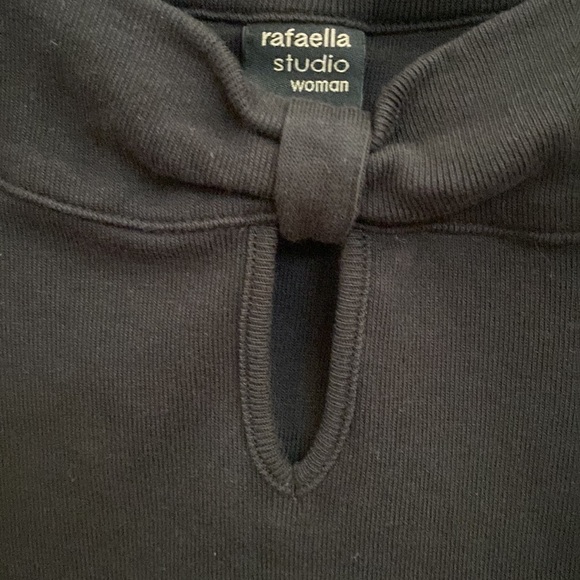 Rafaella Studio Woman black T-shirt with keyhole neckline. Size 1X - Picture 4 of 7